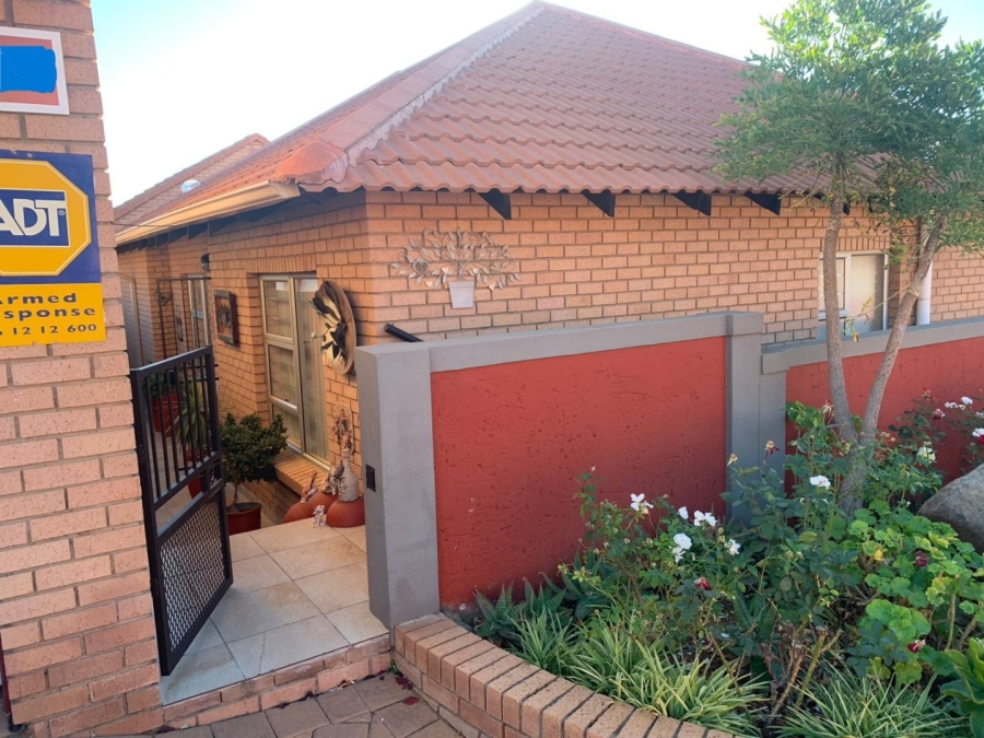 To Let 3 Bedroom Property for Rent in Pentagon Park Free State